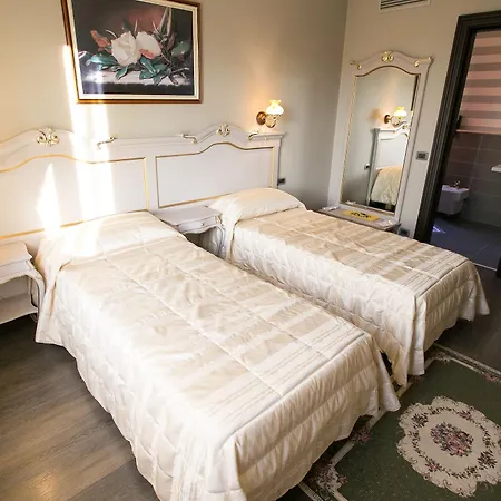 Victoria Hotel 4*