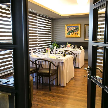 فندق فيكتوريا 4*