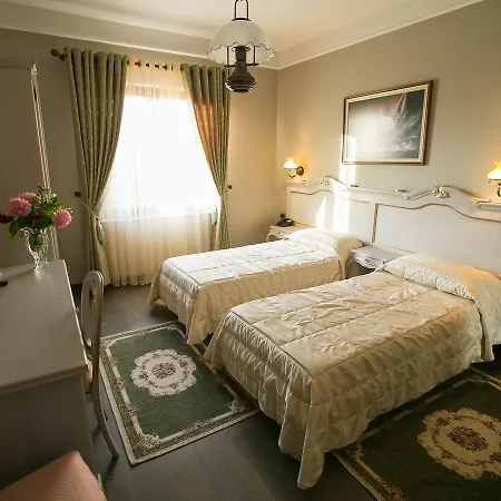 فندق فيكتوريا 4*