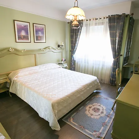 Отель Victoria 4*