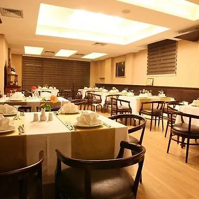 地拉那维多利亚酒店 酒店 4*